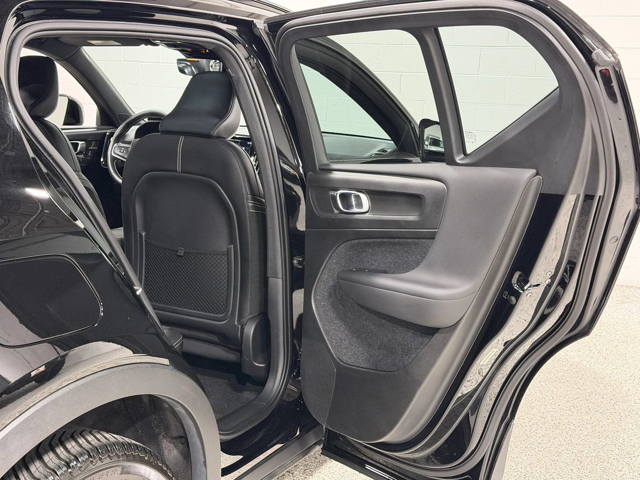 Used 2019 Volvo XC40 T5 R-Design AWD/4WD image 40