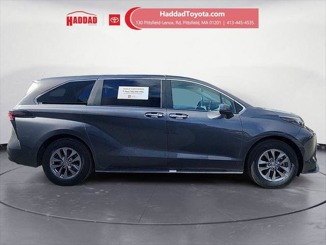 Certified 2025 Toyota Sienna XLE image 6