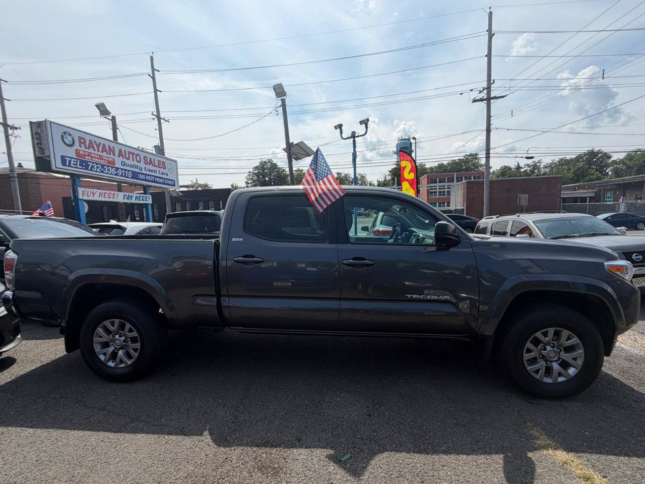 Used 2017 Toyota Tacoma SR5 w/ Tow Package AWD/4WD image 2