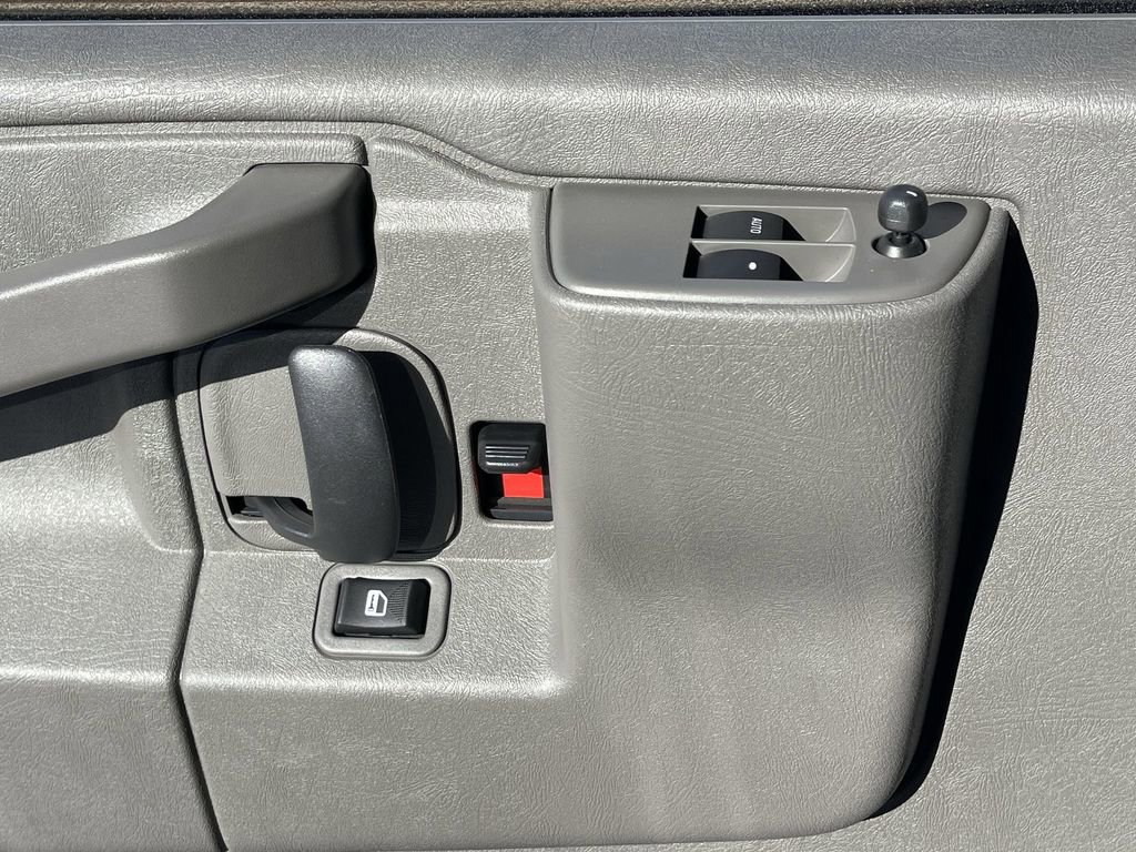 New 2025 GMC Savana 3500 LS RWD image 23