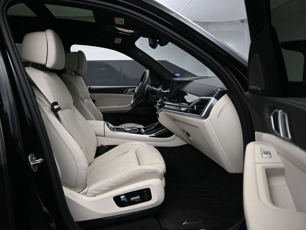 Used 2025 BMW X7 M60i image 36