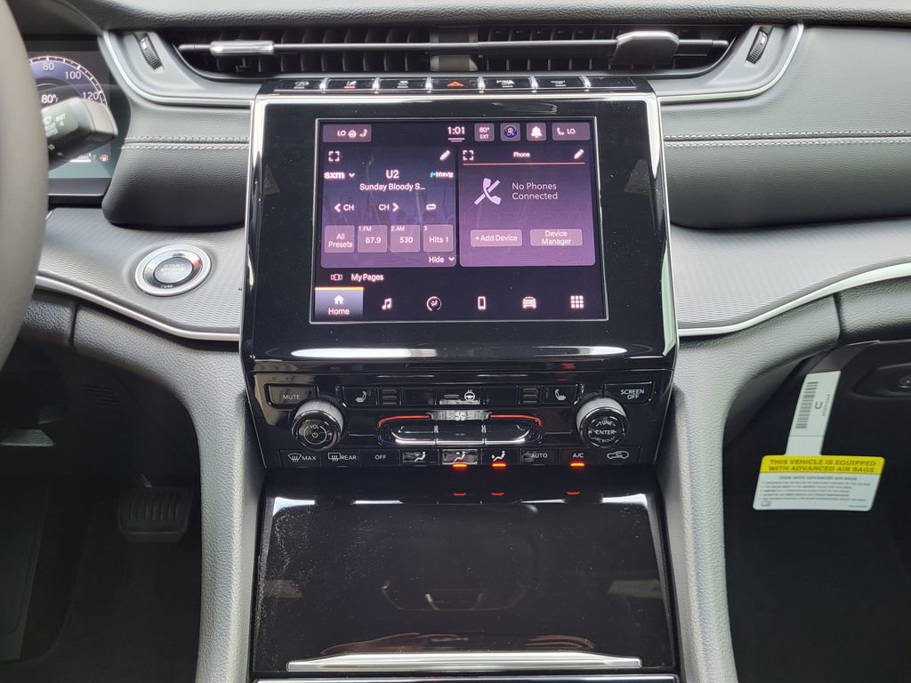 New 2025 Jeep Grand Cherokee Altitude image 17