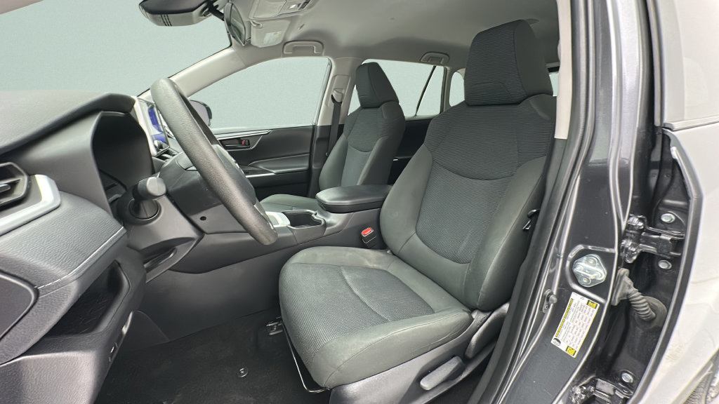 Used 2025 Toyota RAV4 LE AWD/4WD image 14