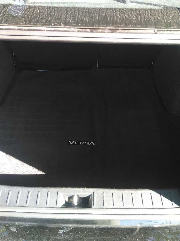 Used 2024 Nissan Versa SV FWD image 9