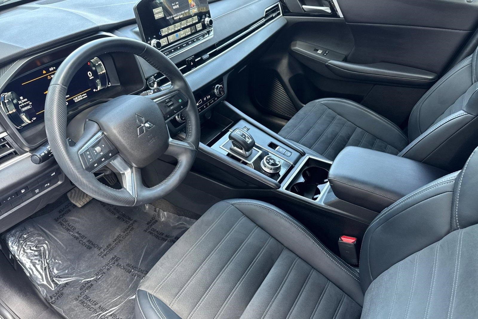 Used 2024 Mitsubishi Outlander SE image 4