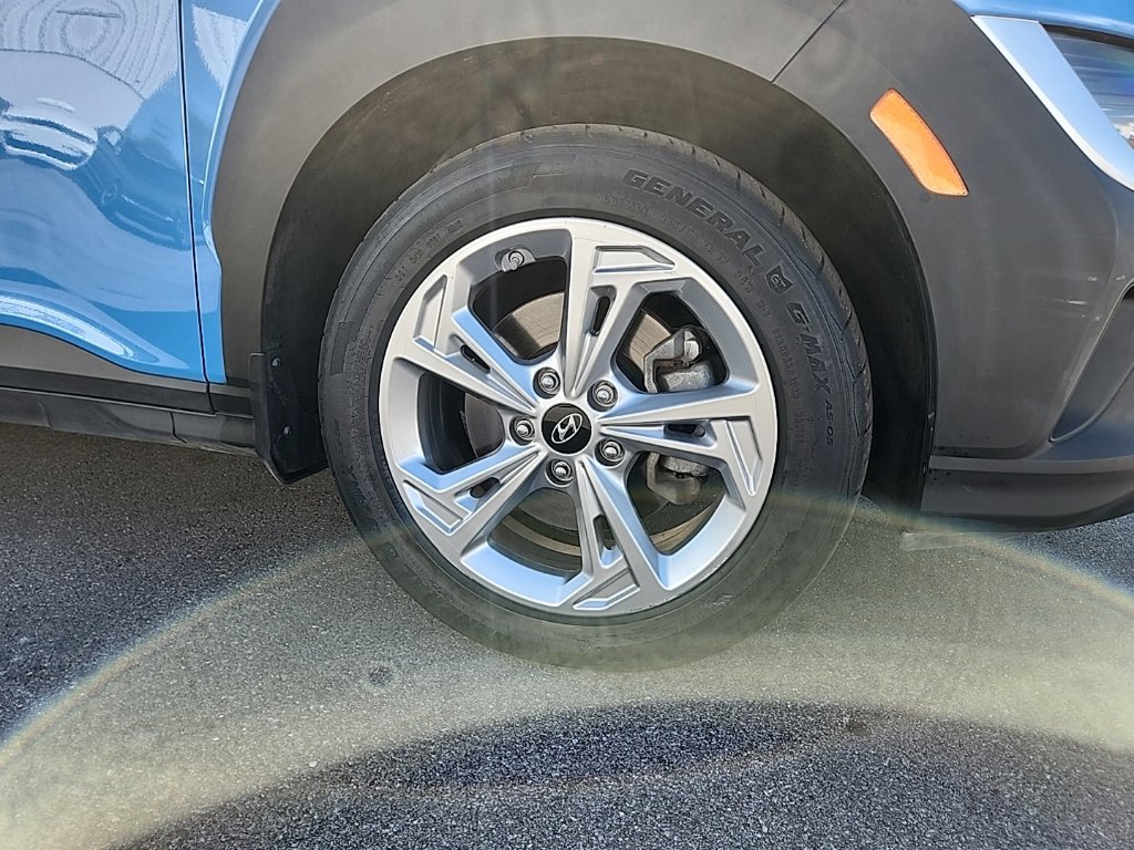 Used 2023 Hyundai Kona SEL AWD/4WD image 3