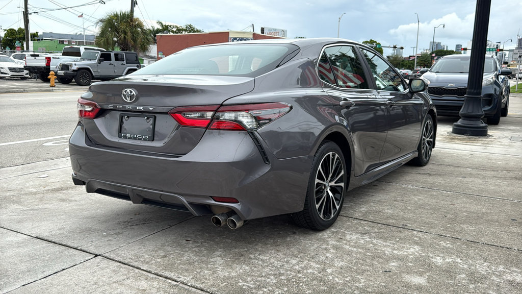 Used 2018 Toyota Camry SE w/ Moonroof Package FWD image 14