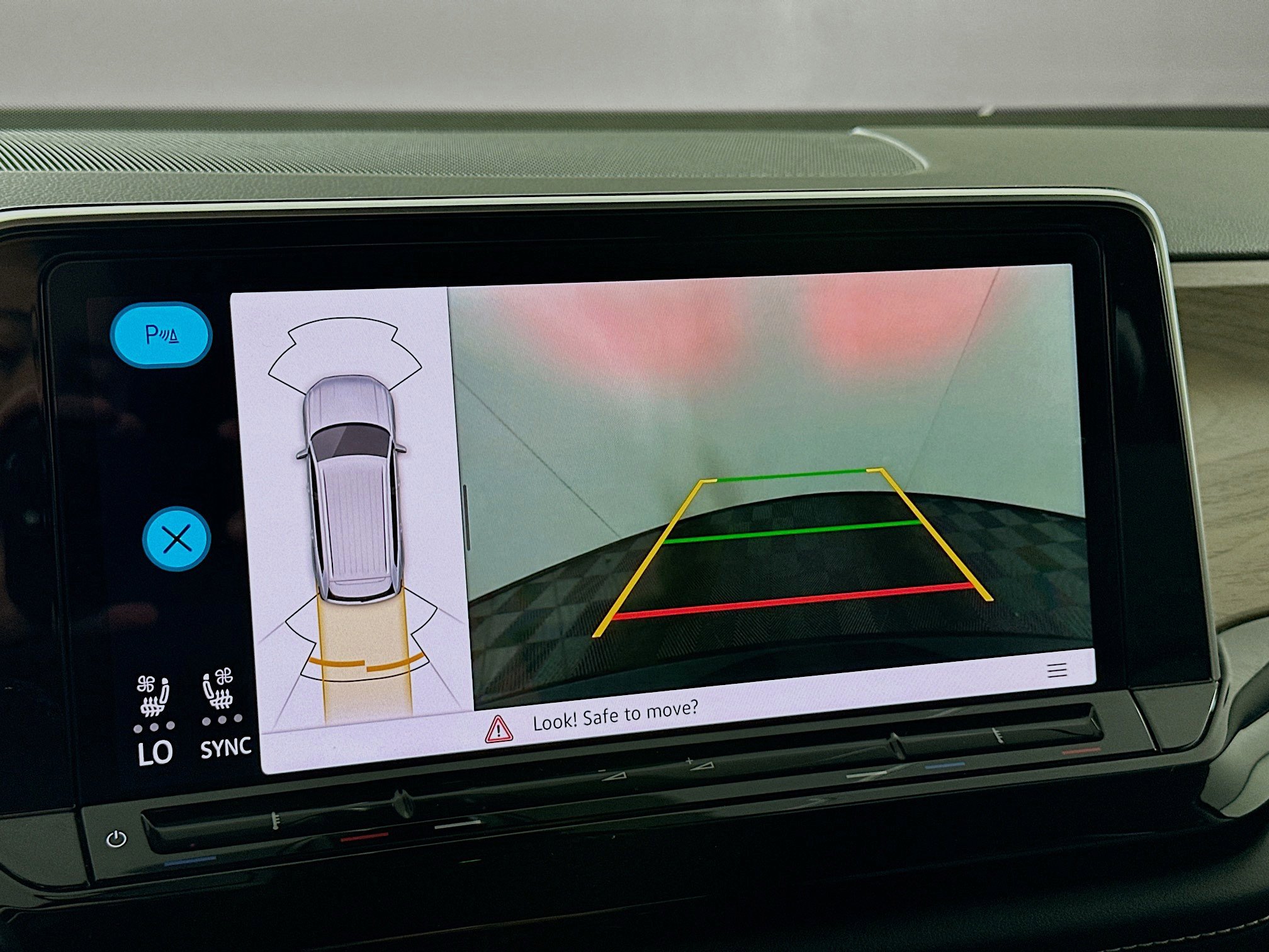 Used 2024 Volkswagen Atlas SE image 23