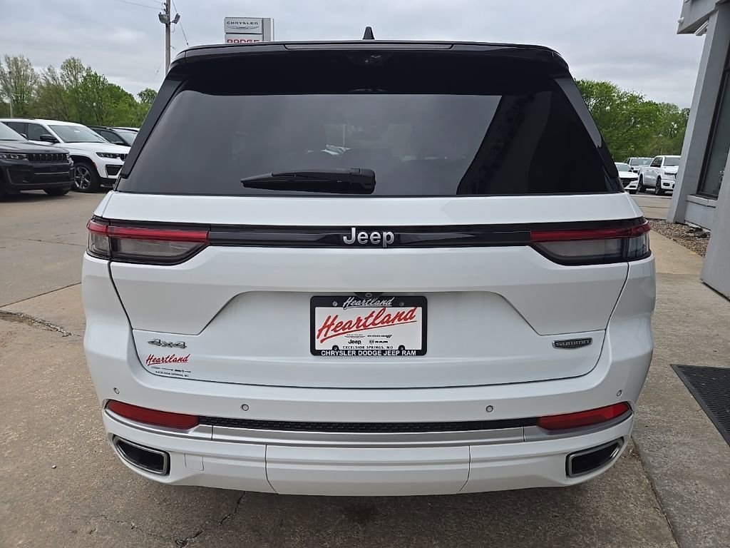 Used 2022 Jeep Grand Cherokee Summit AWD/4WD image 9