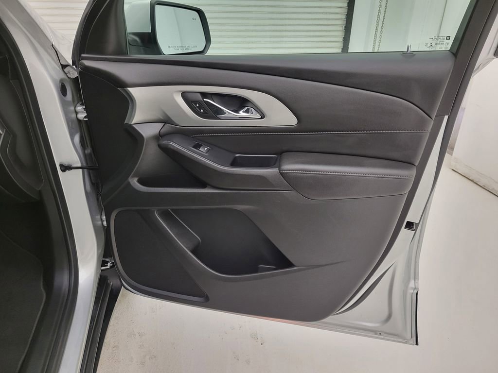 Used 2022 Chevrolet Traverse LT image 37