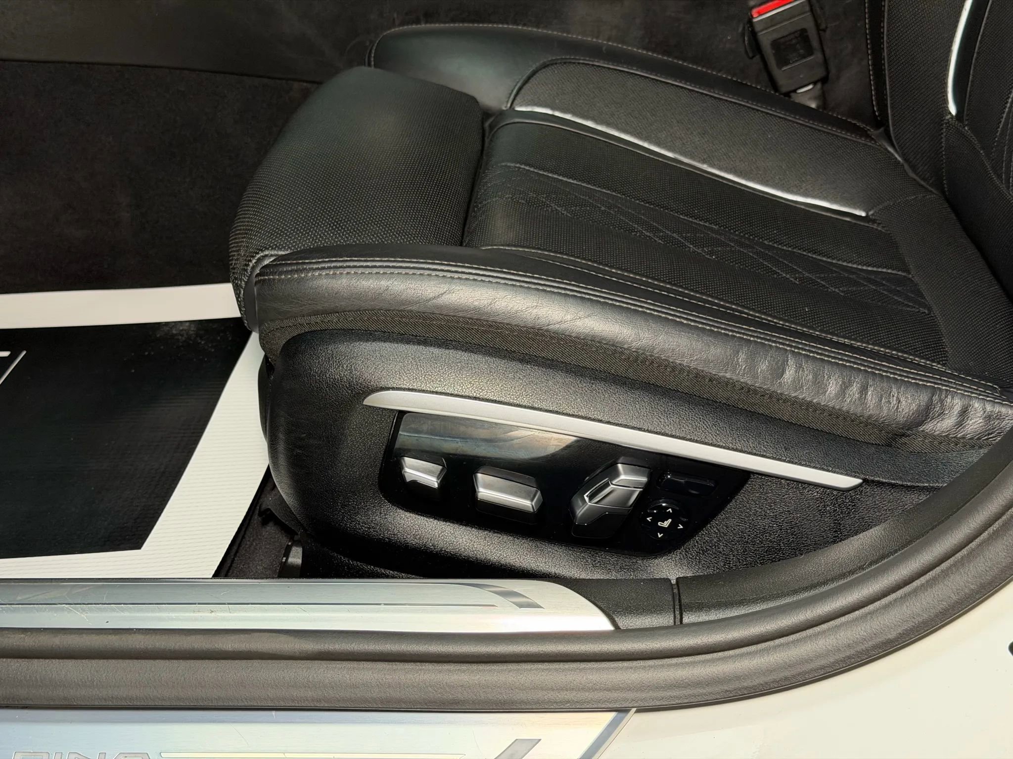 Used 2017 BMW 750i xDrive image 44