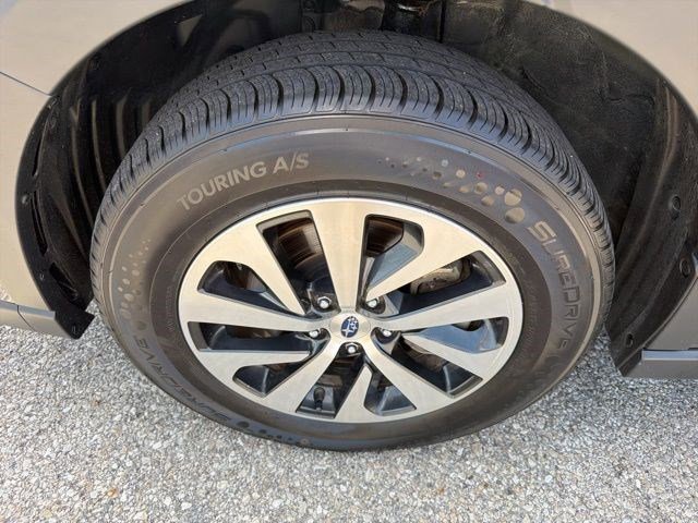 Used 2024 Subaru Outback Premium image 10
