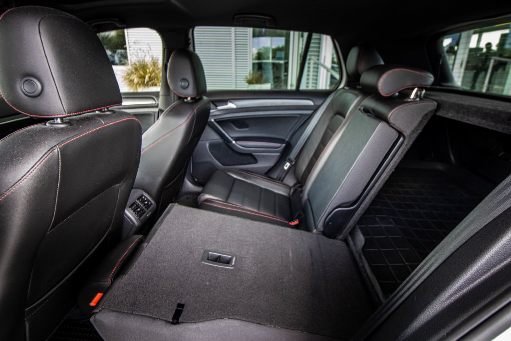 Used 2019 Volkswagen GTI SE FWD image 28