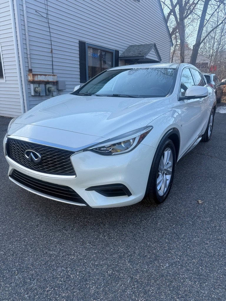 Used 2017 INFINITI QX30 image 1