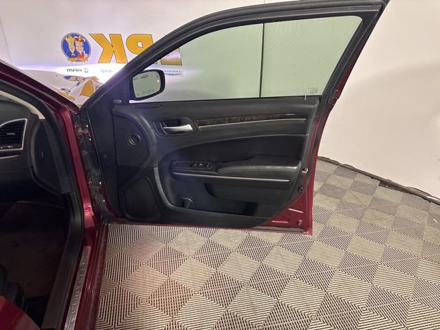 Used 2018 Chrysler 300 Limited w/ Safetytec Plus Group image 22
