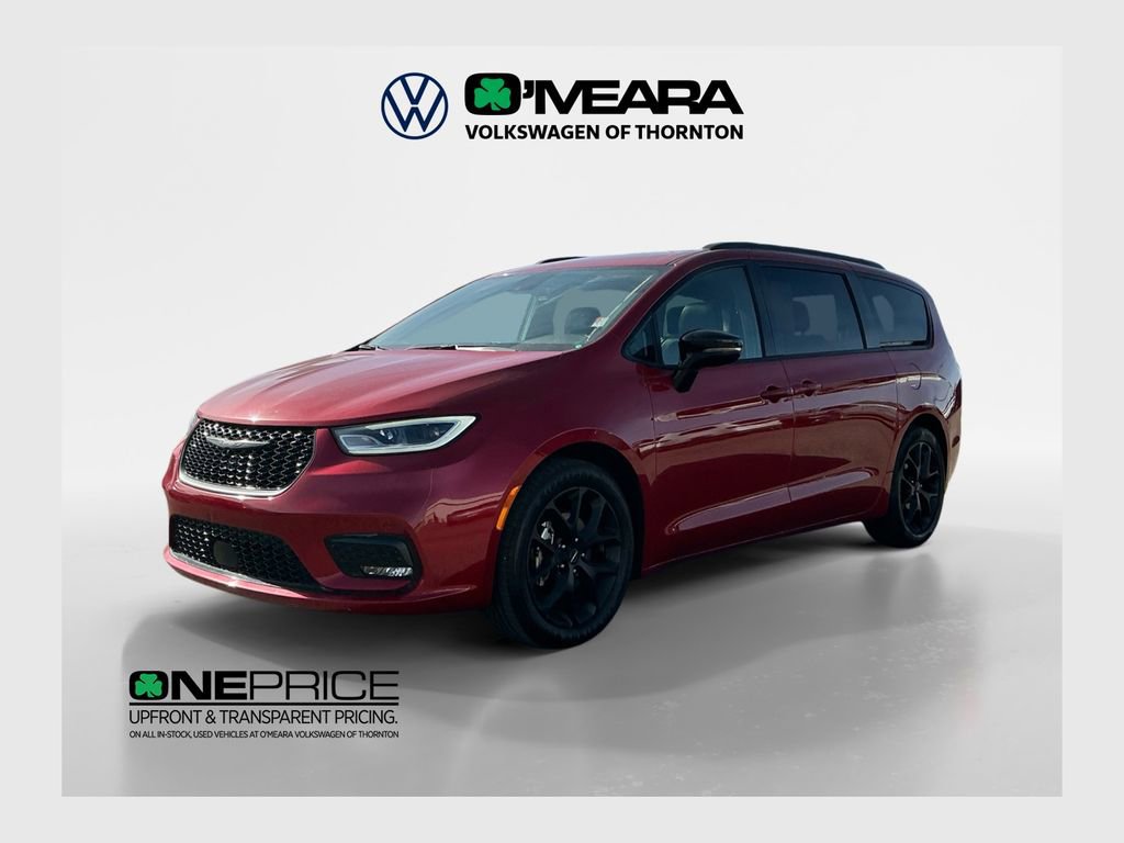 Used 2025 Chrysler Pacifica Limited image 1