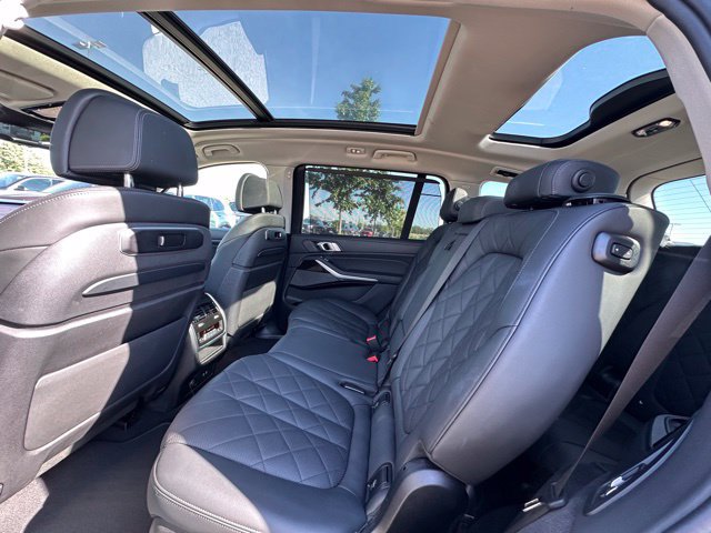 Used 2024 BMW X7 xDrive40i AWD/4WD image 17