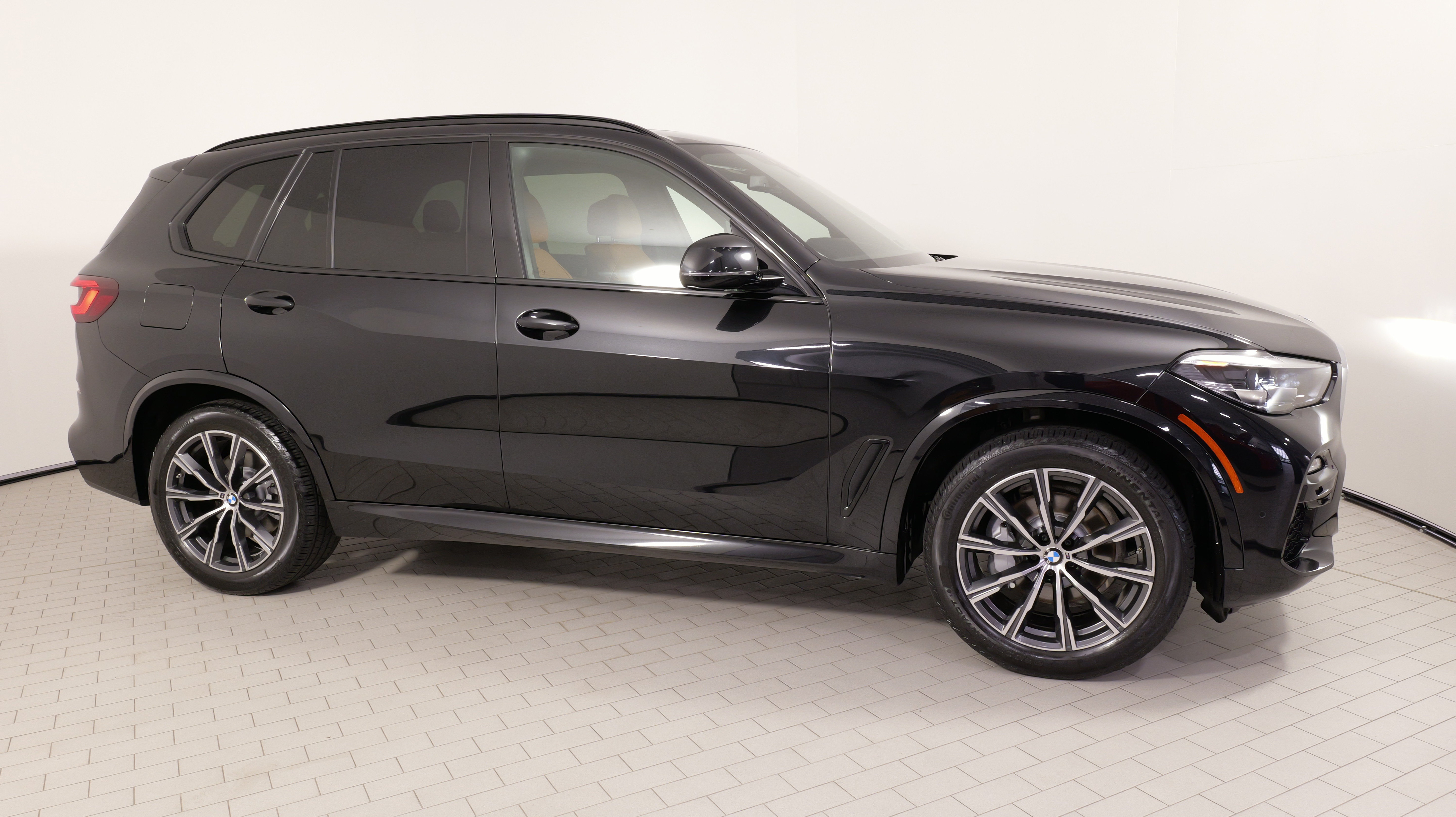 Used 2020 BMW X5 xDrive40i w/ M Sport Package AWD/4WD image 9