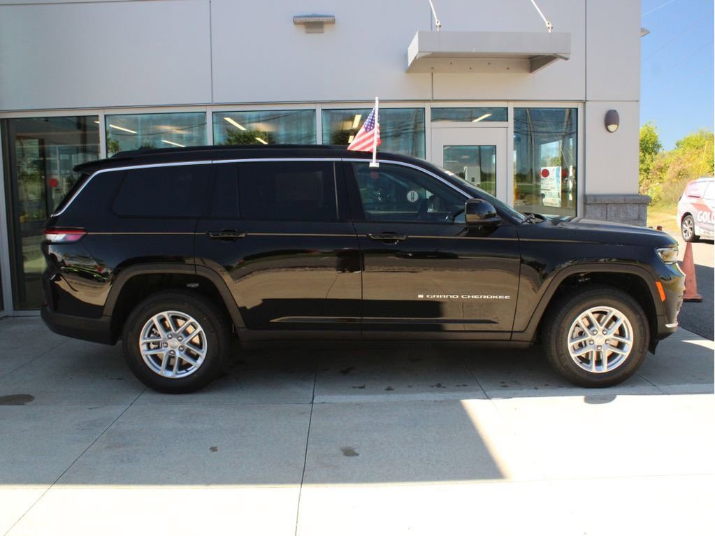 New 2025 Jeep Grand Cherokee L Laredo image 3