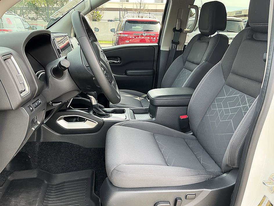 Certified 2025 Nissan Frontier SV w/ SV Convenience Package image 12