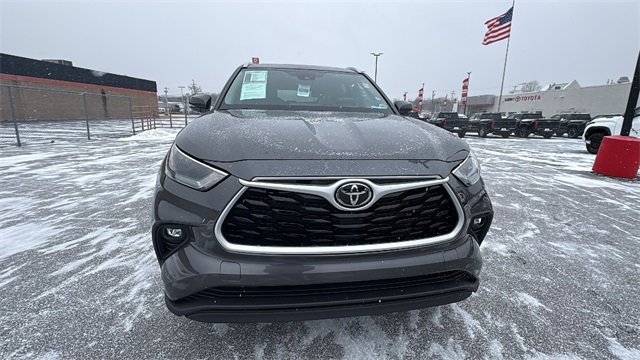 Used 2022 Toyota Highlander XLE image 8