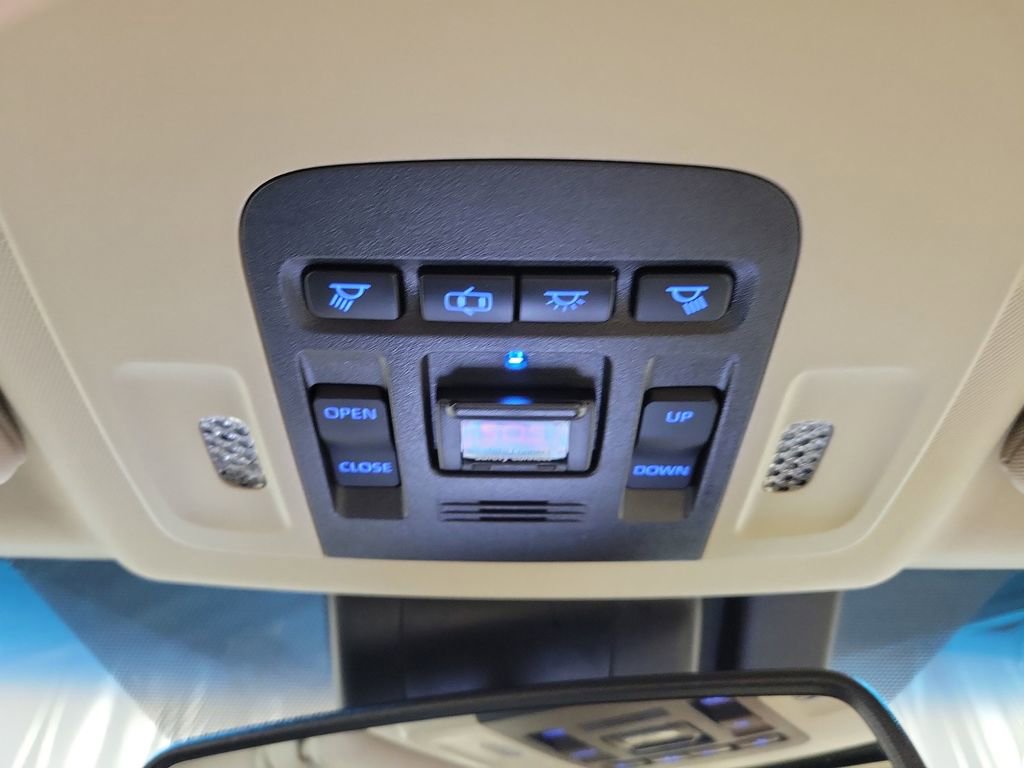 Used 2020 Toyota Avalon XLE w/ Moonroof Package image 22