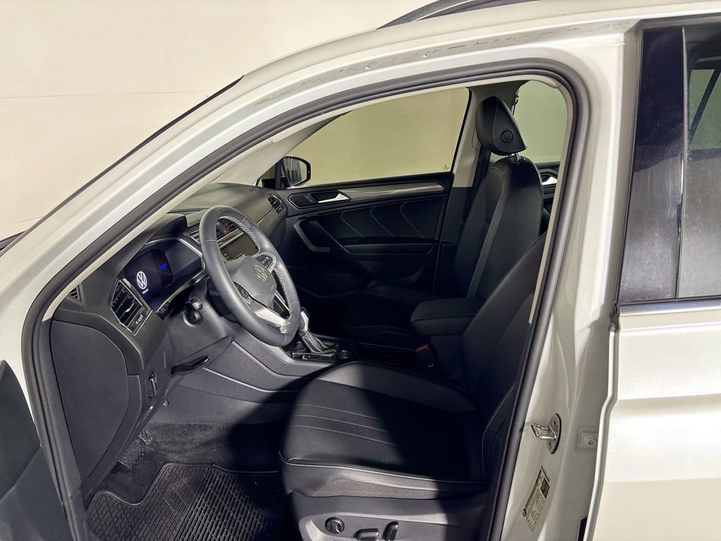 Certified 2023 Volkswagen Tiguan SE w/ Panoramic Sunroof Package image 12