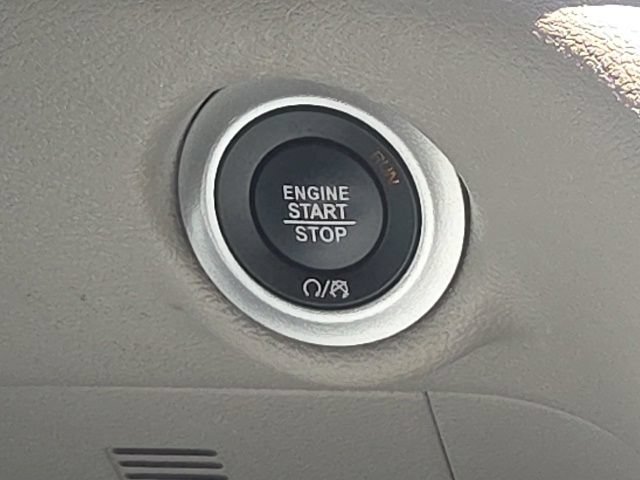 Used 2023 Chrysler Pacifica Touring-L FWD image 47
