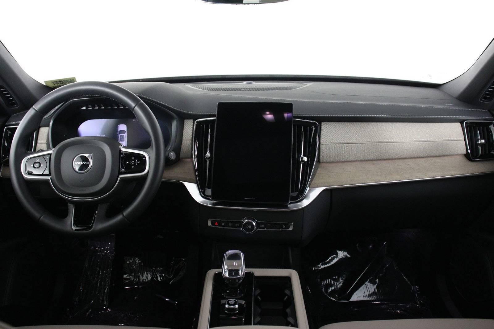 Certified 2026 Volvo XC90 B6 Plus w/ Protection Package Premier AWD/4WD image 7