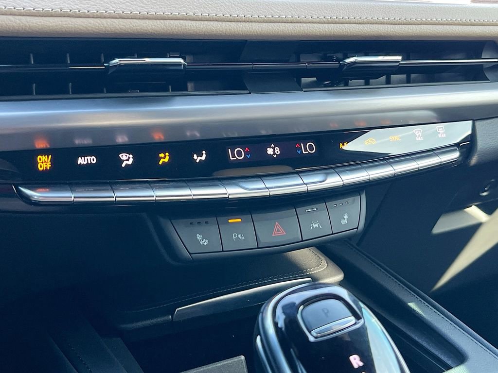 Used 2024 Cadillac XT4 Premium Luxury w/ Cold Weather Package FWD image 15