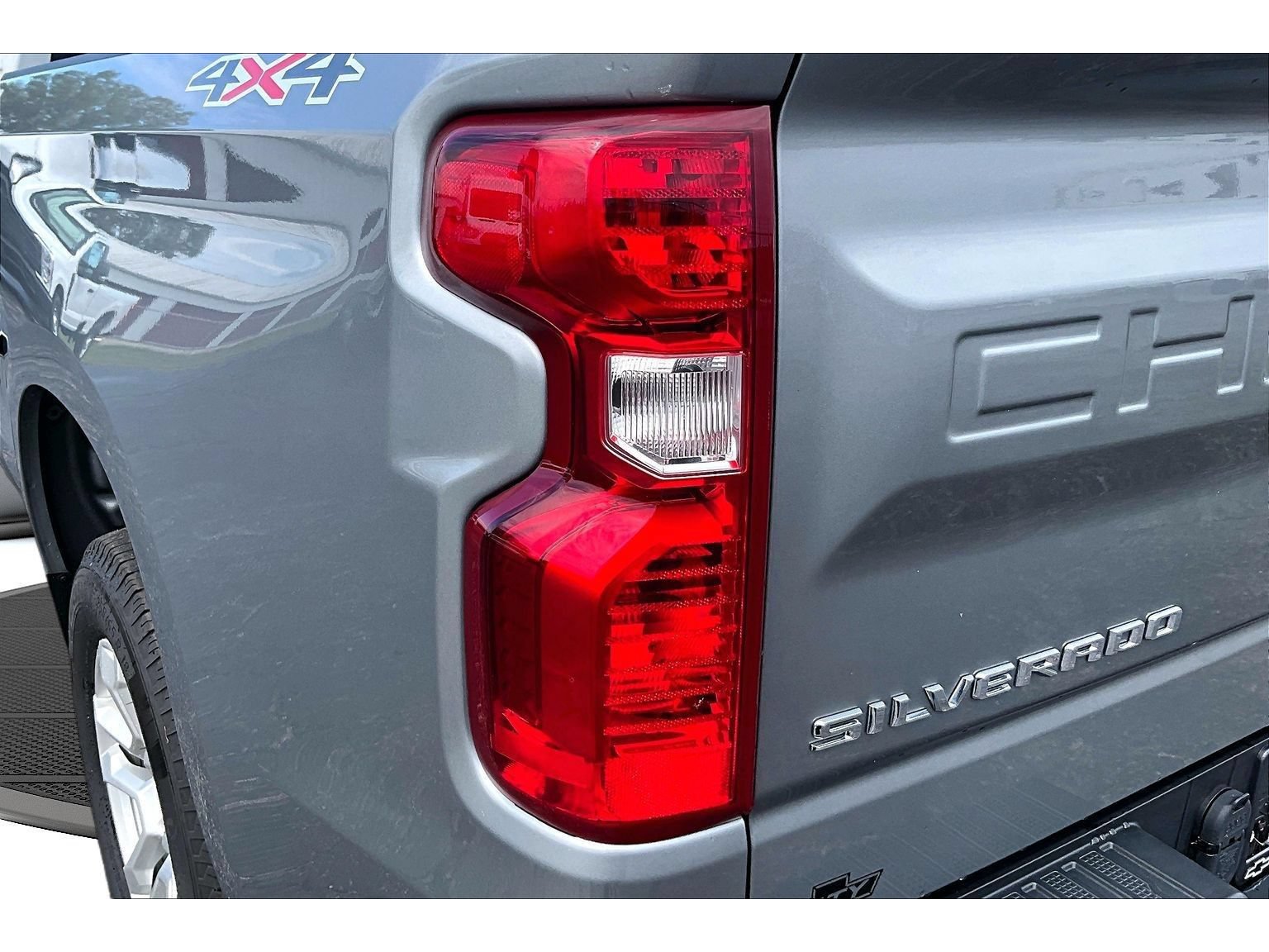 Used 2024 Chevrolet Silverado 1500 LT AWD/4WD image 36