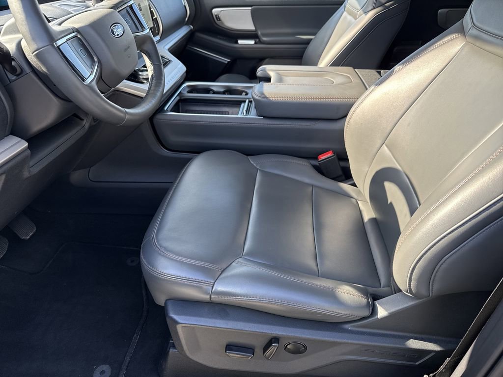Used 2025 Ford Expedition Active image 9