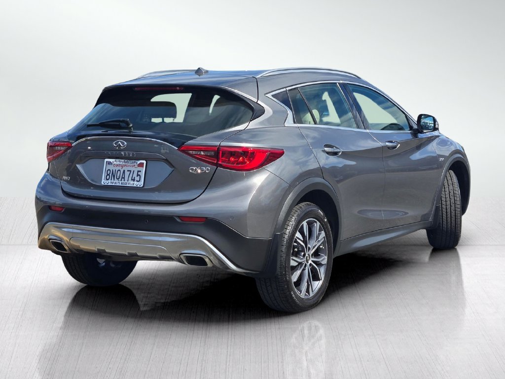 Used 2017 INFINITI QX30 Premium w/ Navigation Package AWD/4WD image 4