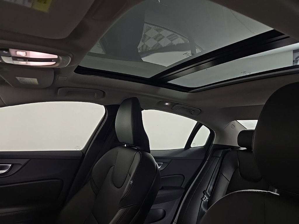 Certified 2025 Volvo S60 B5 Core image 17