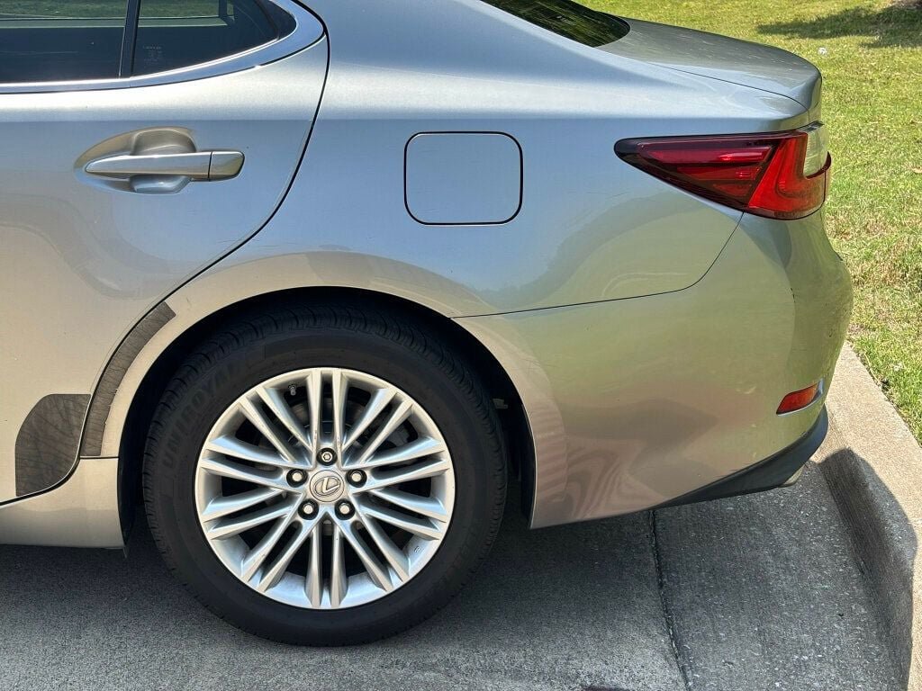 Used 2016 Lexus ES 350 w/ Premium Package w/Wood Trim FWD image 40