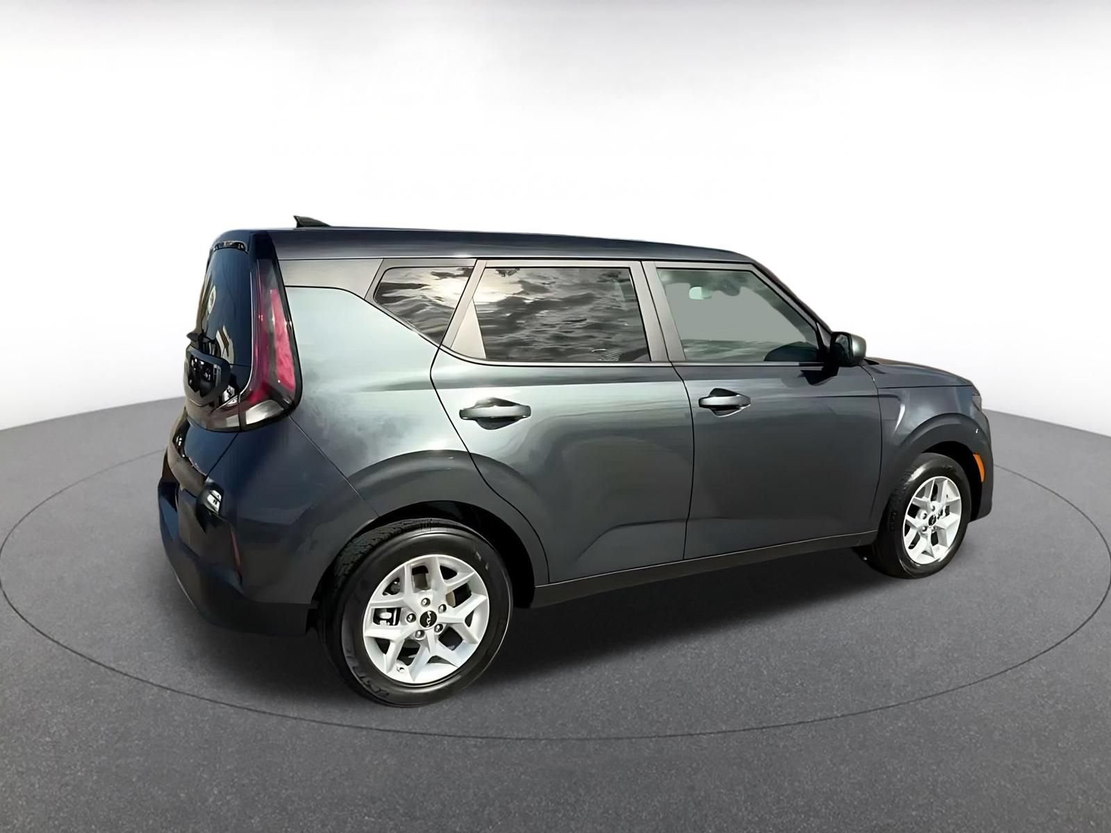 Used 2025 Kia Soul LX w/ LX Technology Package FWD image 12