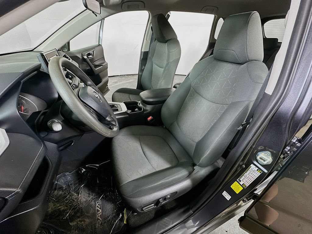Used 2021 Toyota RAV4 XLE FWD image 15