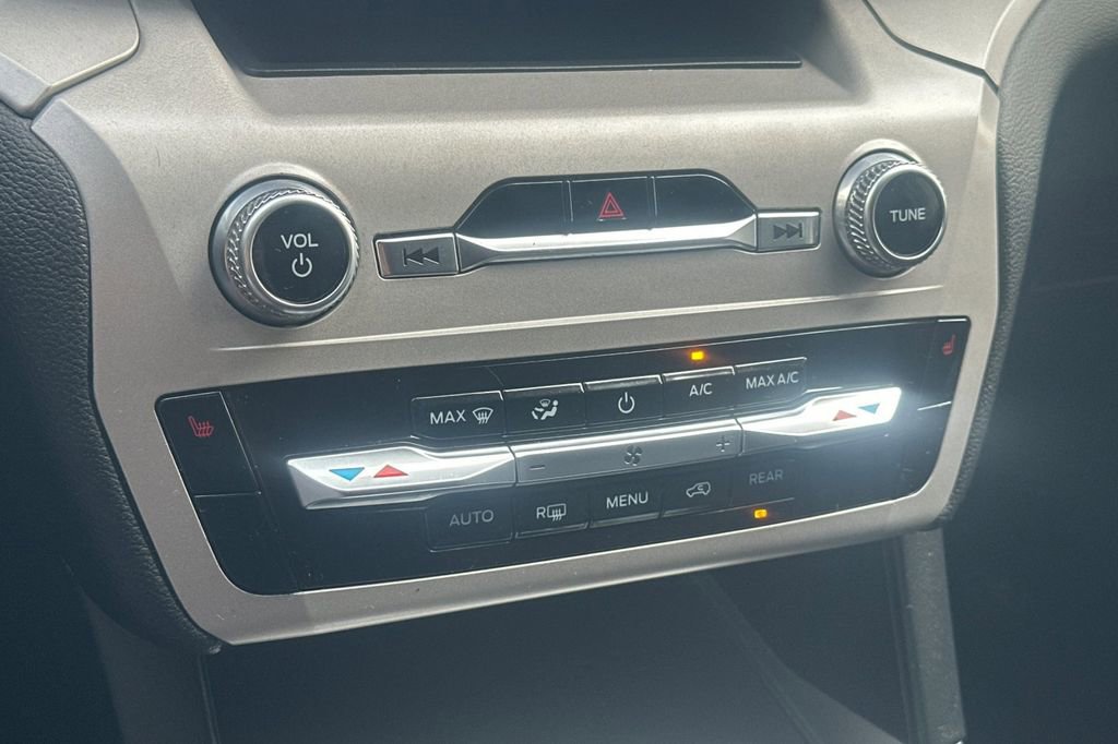 Certified 2023 Ford Explorer XLT image 24