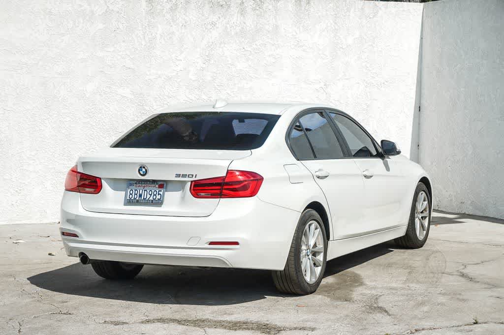 Used 2018 BMW 320i Sedan RWD image 6