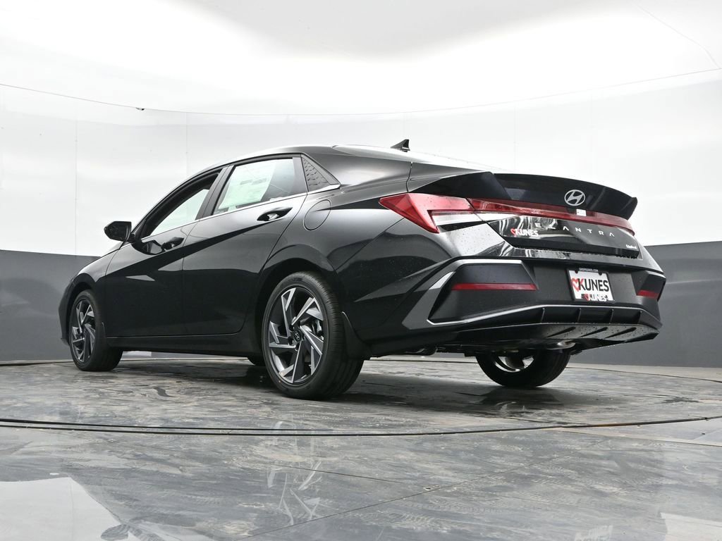 Used 2025 Hyundai Elantra Limited FWD image 54