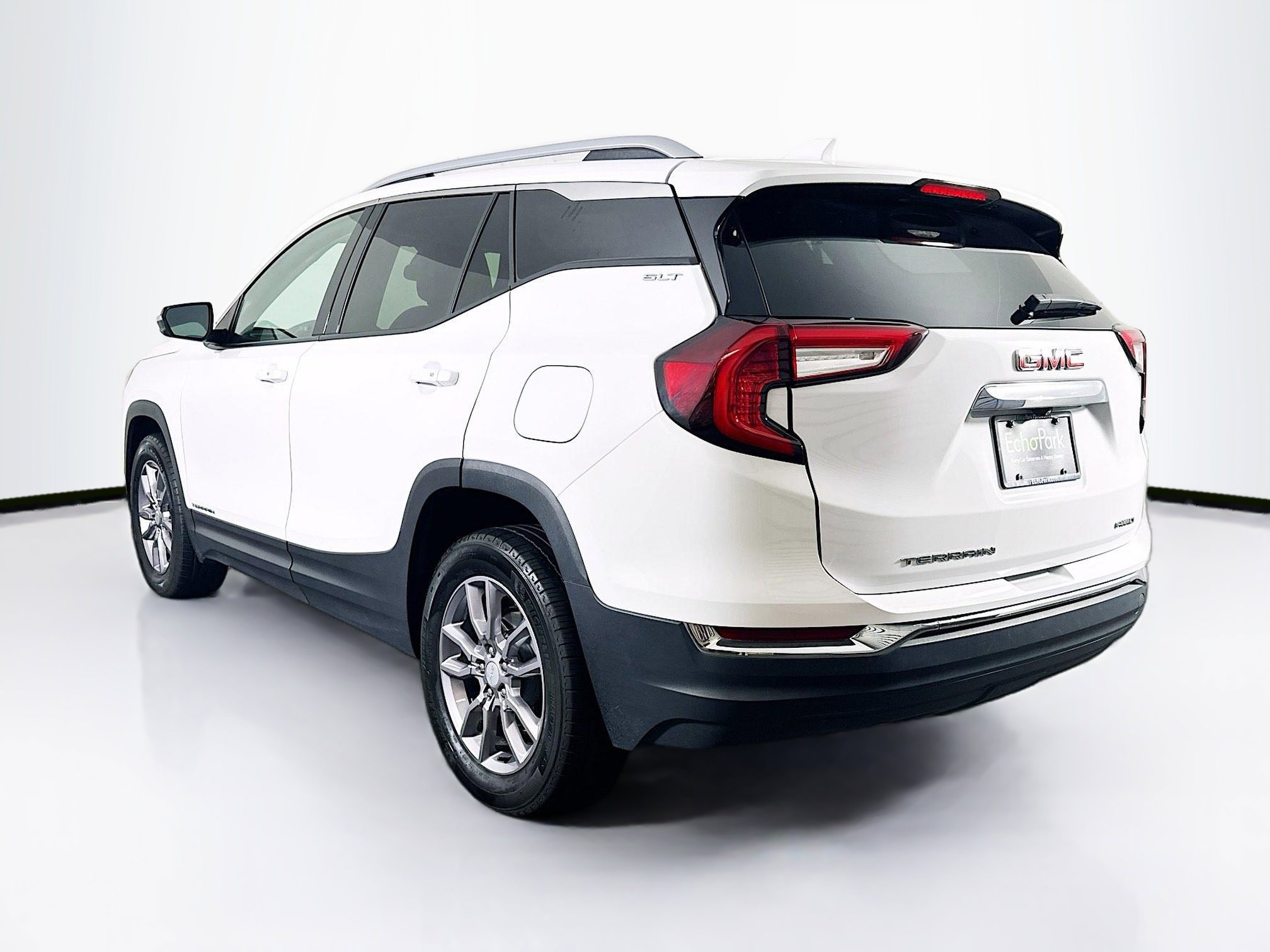 Used 2024 GMC Terrain SLT image 5