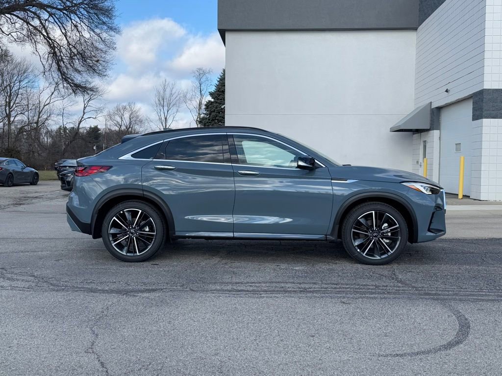 New 2025 INFINITI QX55 Essential image 2