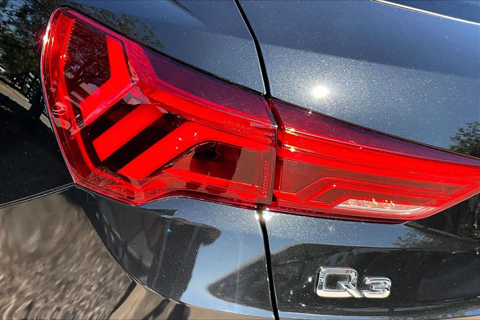 Used 2023 Audi Q3 2.0T Premium w/ Convenience Package AWD/4WD image 29