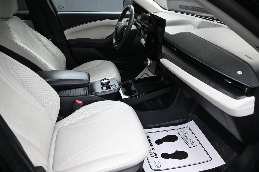 Used 2023 Ford Mustang Mach-E Premium AWD/4WD image 31