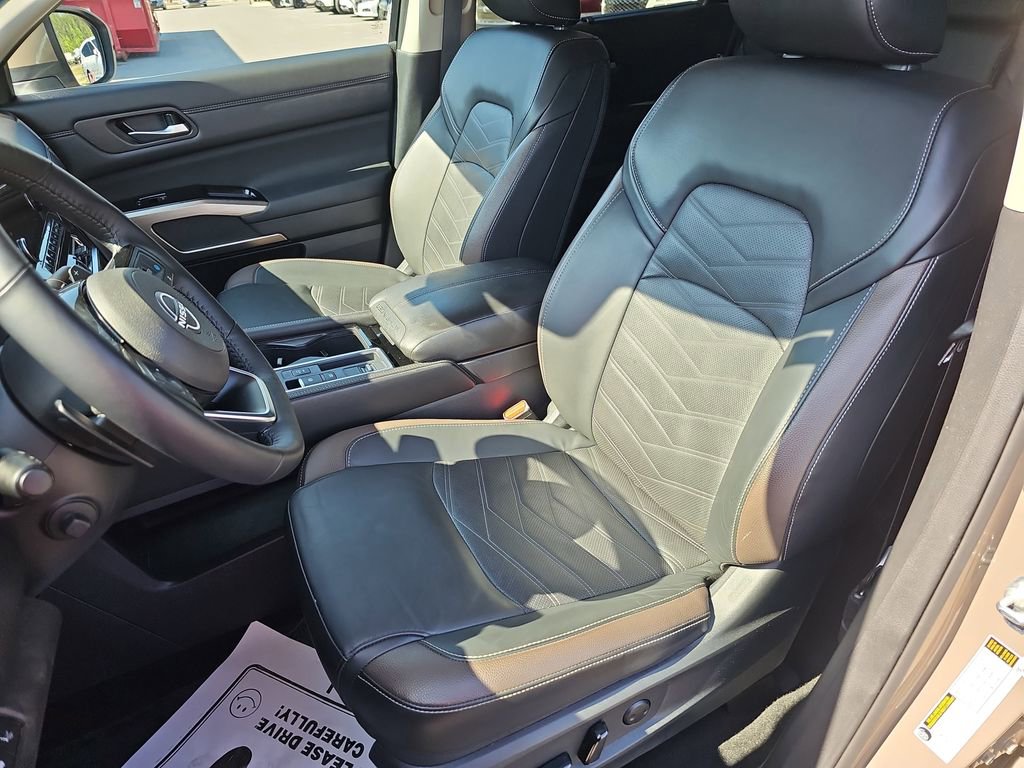 Used 2024 Nissan Pathfinder Platinum w/ Cargo Package image 20