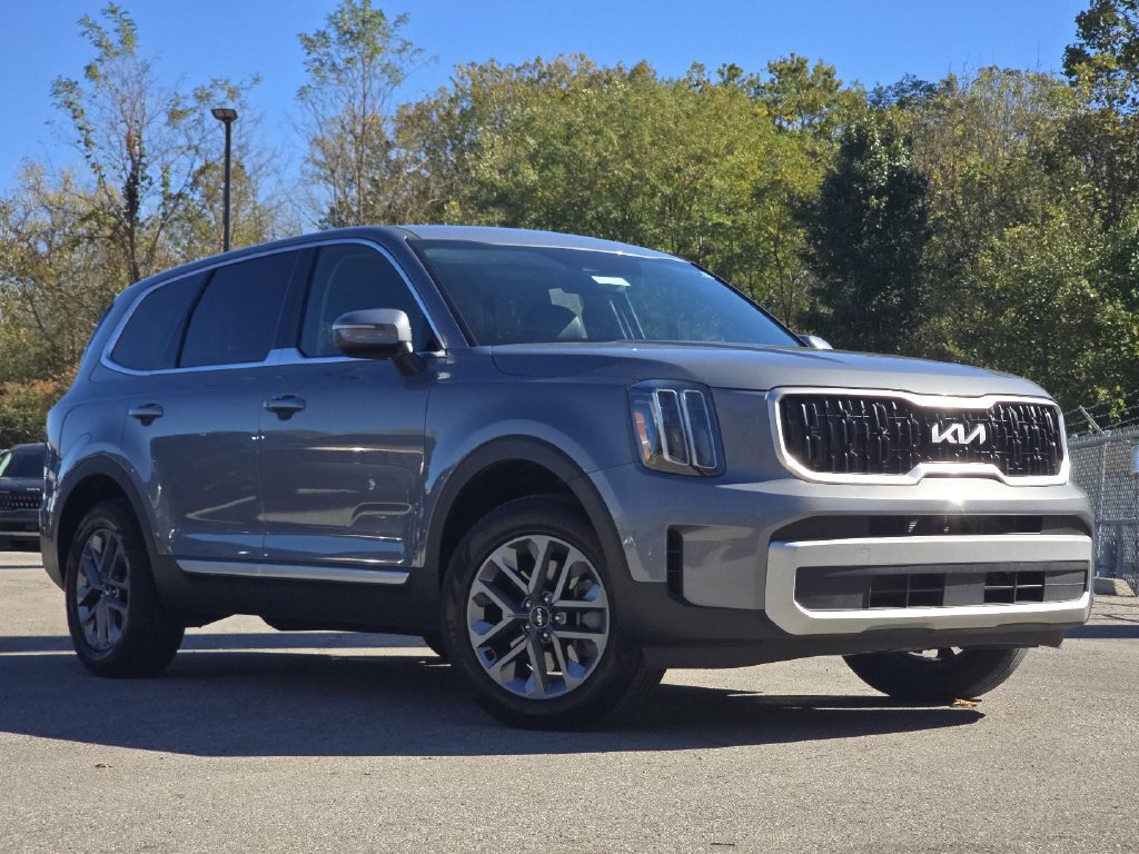 Used 2024 Kia Telluride LX FWD image 2
