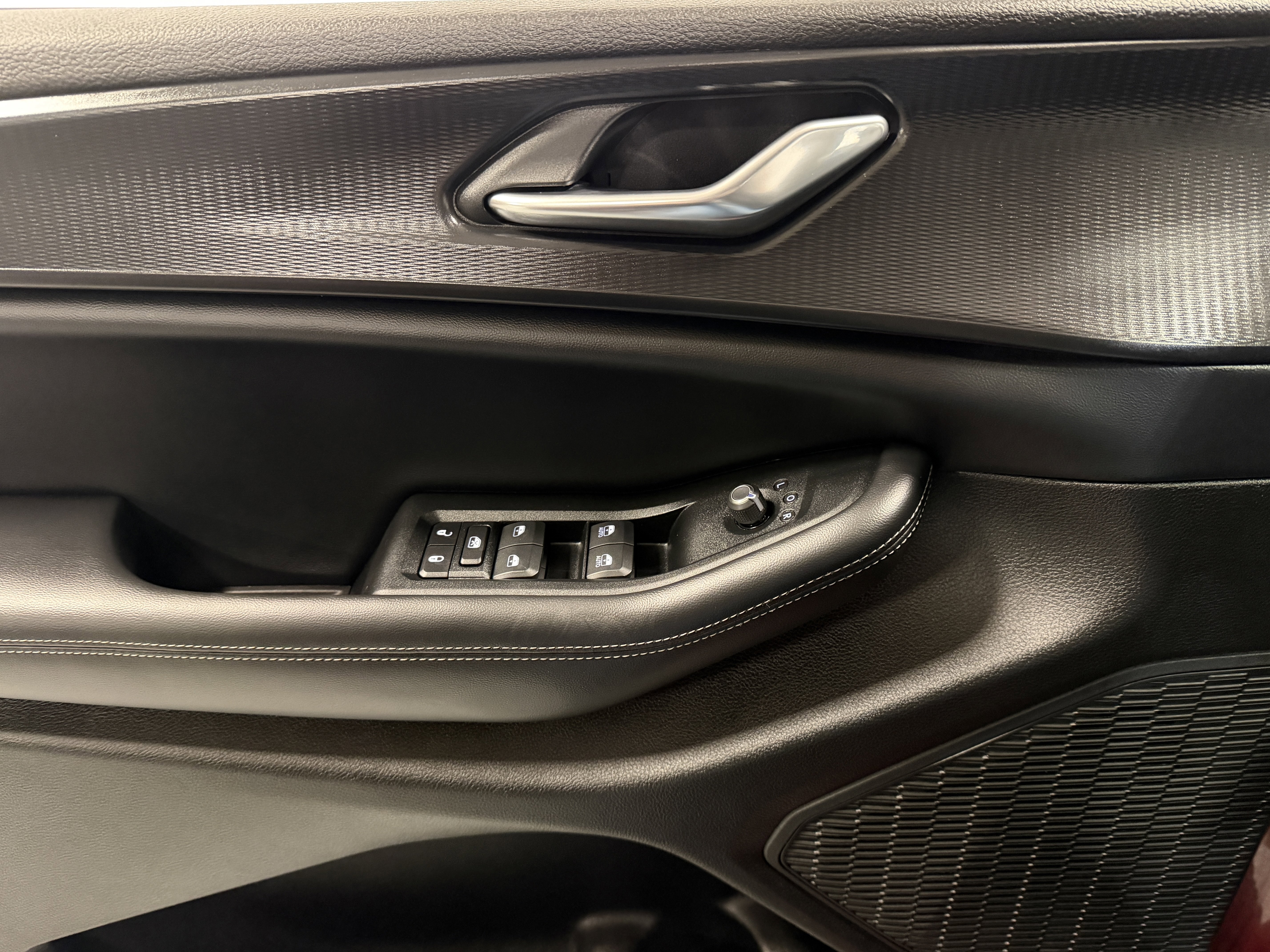 Used 2024 Jeep Grand Cherokee L Altitude image 21