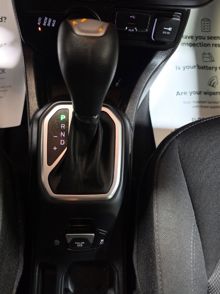 Used 2023 Jeep Renegade Latitude image 32