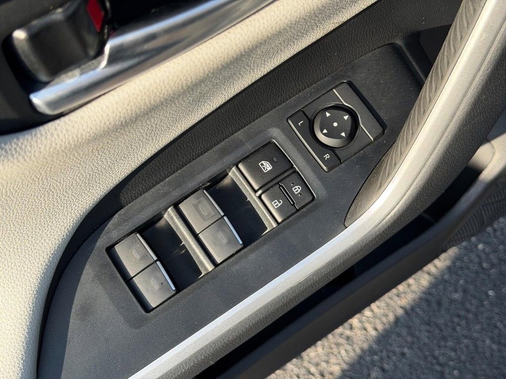 Used 2023 Toyota RAV4 Limited image 17