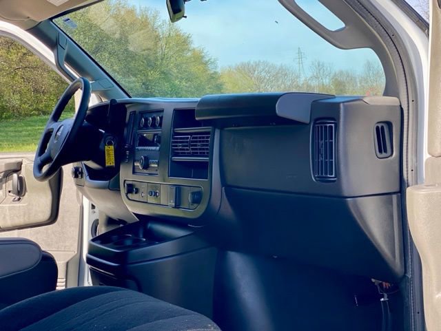 Used 2024 GMC Savana 2500 w/ Driver Convenience Package image 15